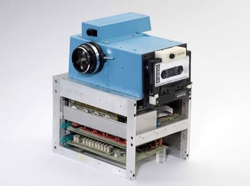 Самые первые в мире цифровая камера (1975)